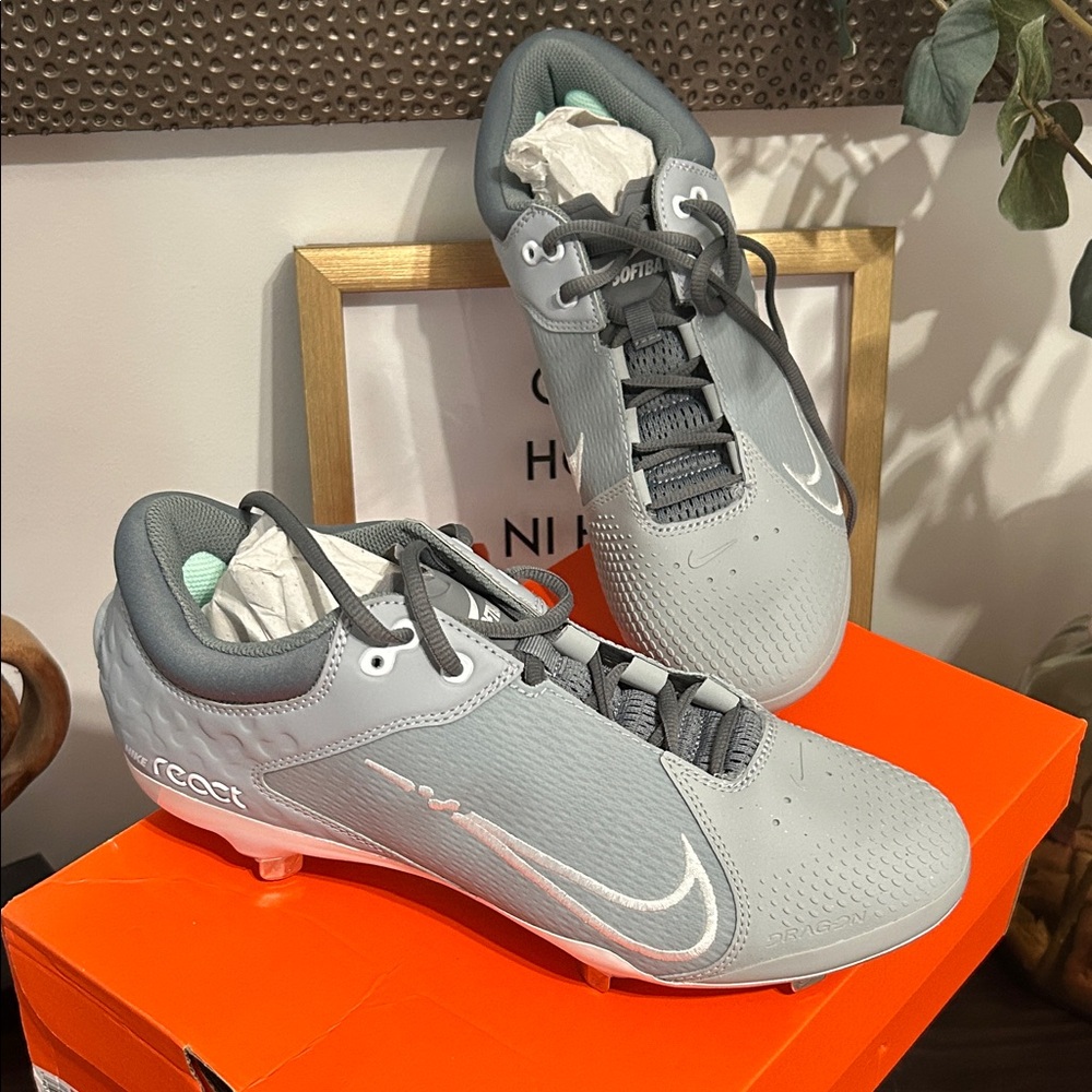 NIB W Nike Hyperdiamond 4 Elite Softball Cleats